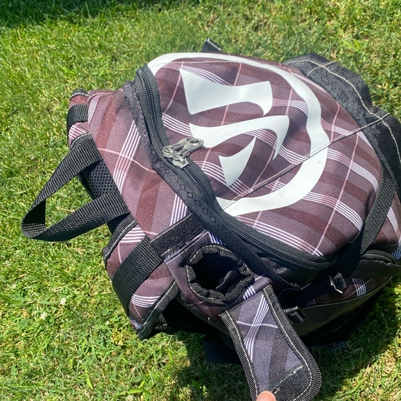 Warrior Lacrosse  Backpack holds lacrosse stick through channel interior of bag - Picture 6 of 13